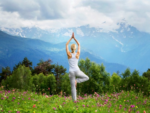 Yoga wird auch therapiebegleitend nach schweren Erkrankungen, Long-Covid oder Operationen eingesetzt. Marie-Theres Wolfram verschreibt sich dieser erfolgsversprechenden, ergänzenden (Therapie-)Form.